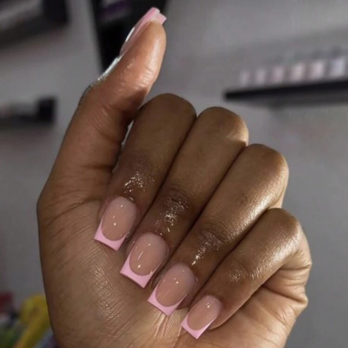 1Artificial nail set with modern French tips and elegant shine Miroken