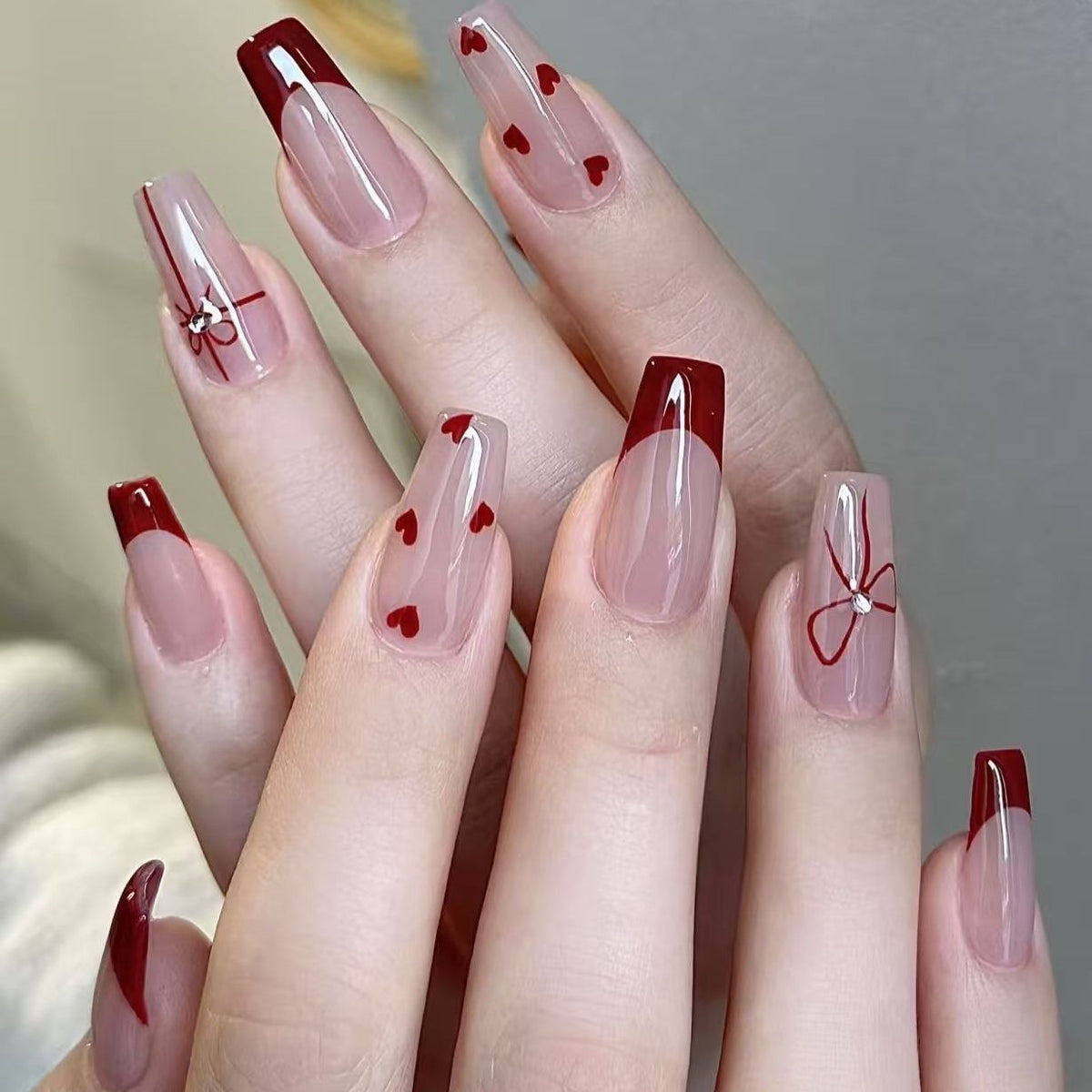 1Artistic Press-On Nail Set with Floral and Glossy Accents Miroken