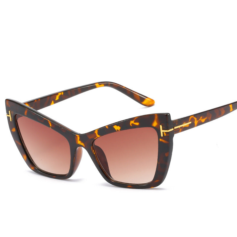 1Cat-Eye Frame Sunglasses with Gradient Lenses Miroken
