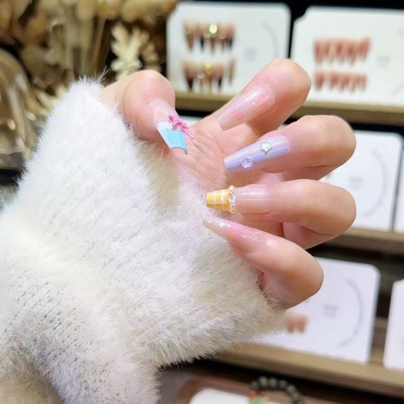1Artistic Press-On Nail Set with Floral and Glossy Accents Miroken