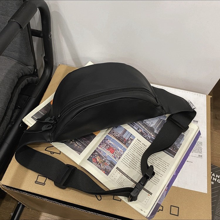1Belt bag with adjustable carrying strap and practical compartments Miroken