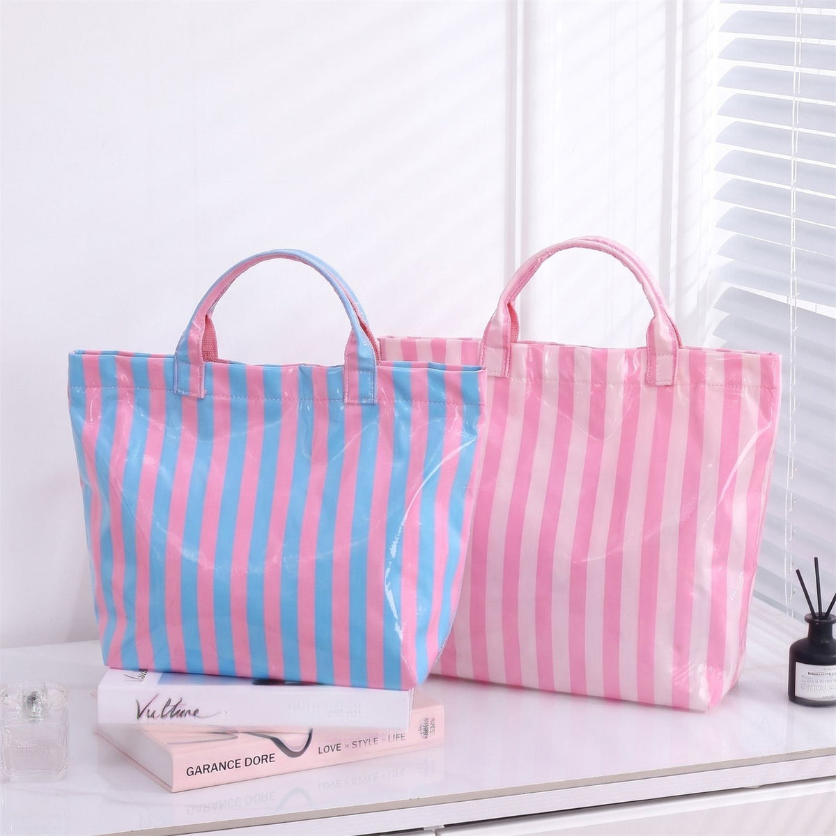 1Versatile Laminated Beach Tote Miroken