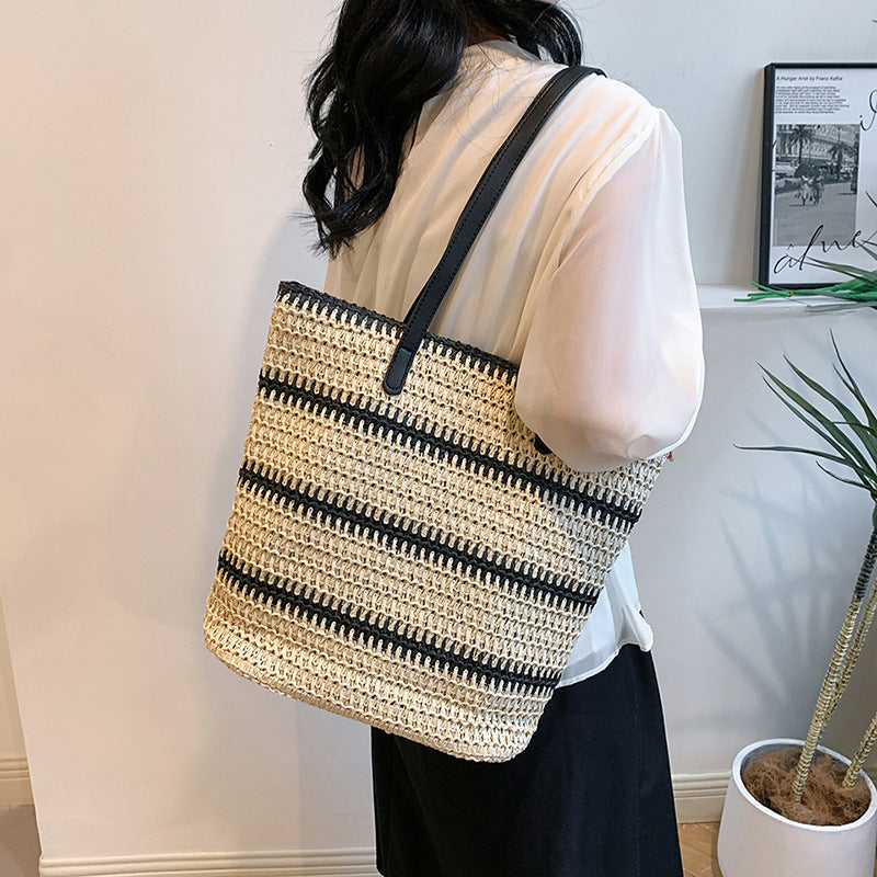 1Handmade beach bag with striking leather handles Miroken