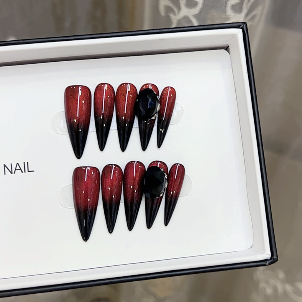 1Artistic Gothic-Inspired Press-On Nail Set Miroken