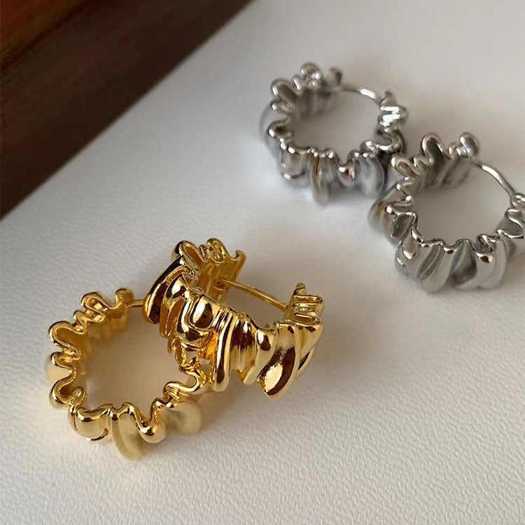 1Stylish studs in modern ribbed design Miroken