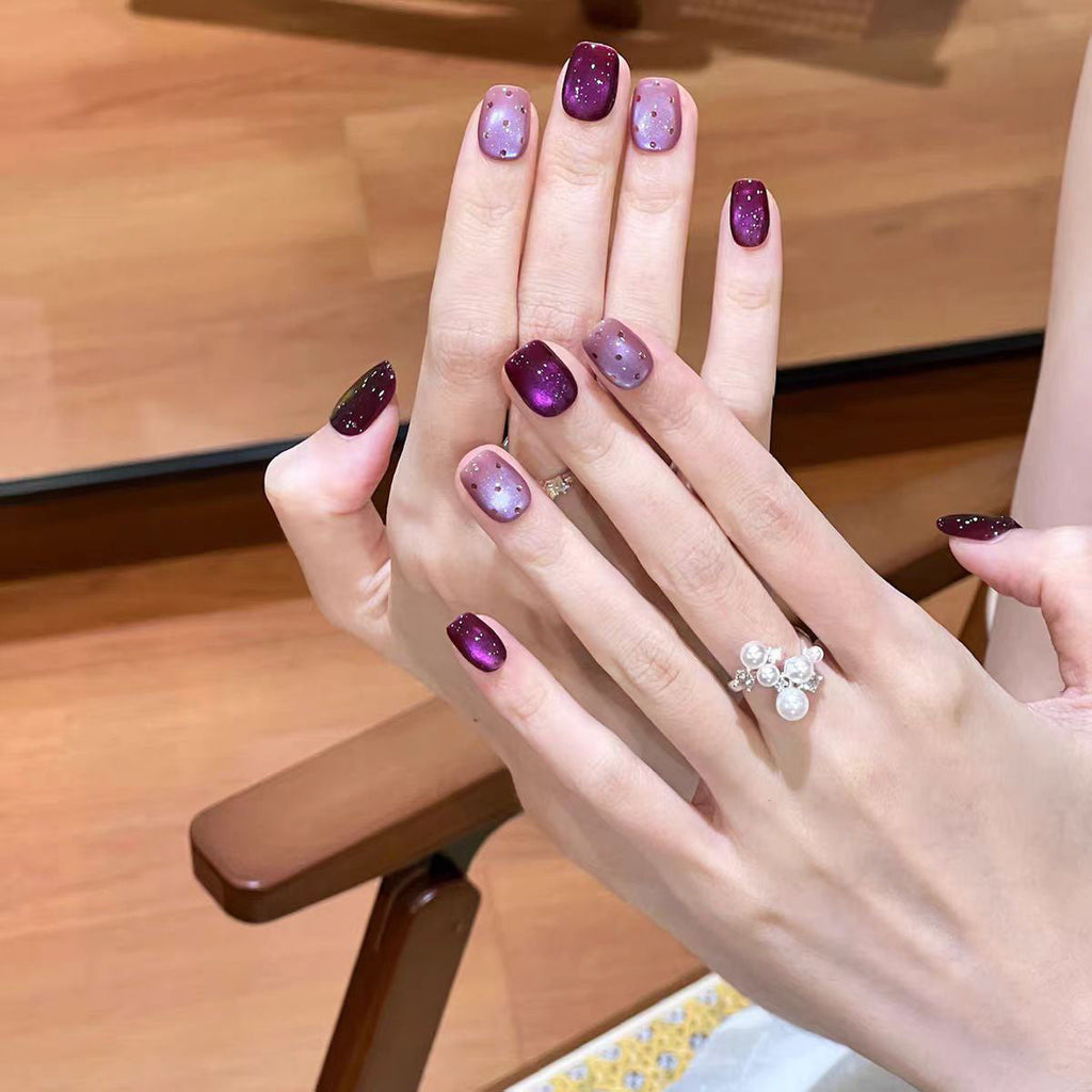 1Artificial nails with ombre effect and glitter Miroken