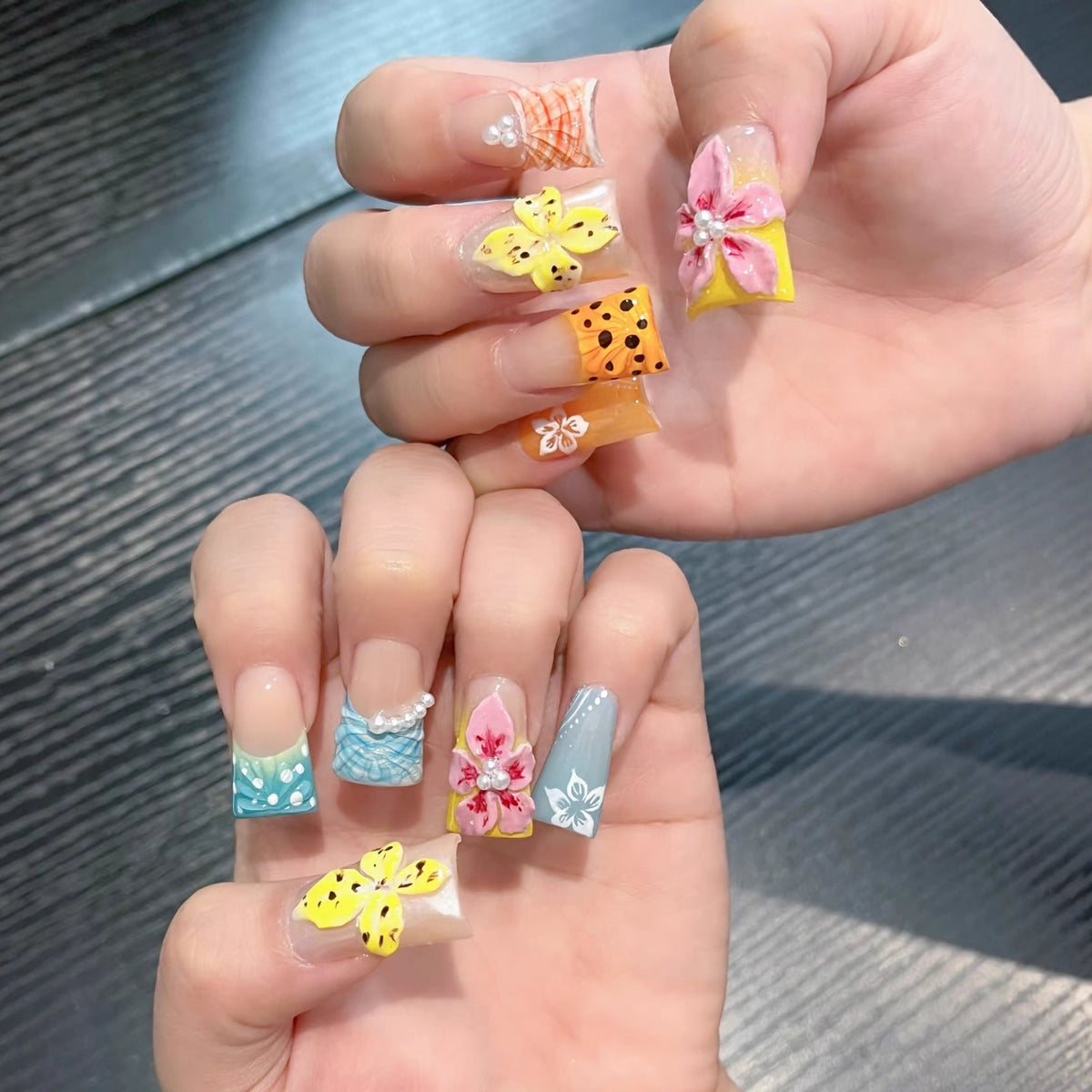 1Artificial nails with floral 3D applications Miroken