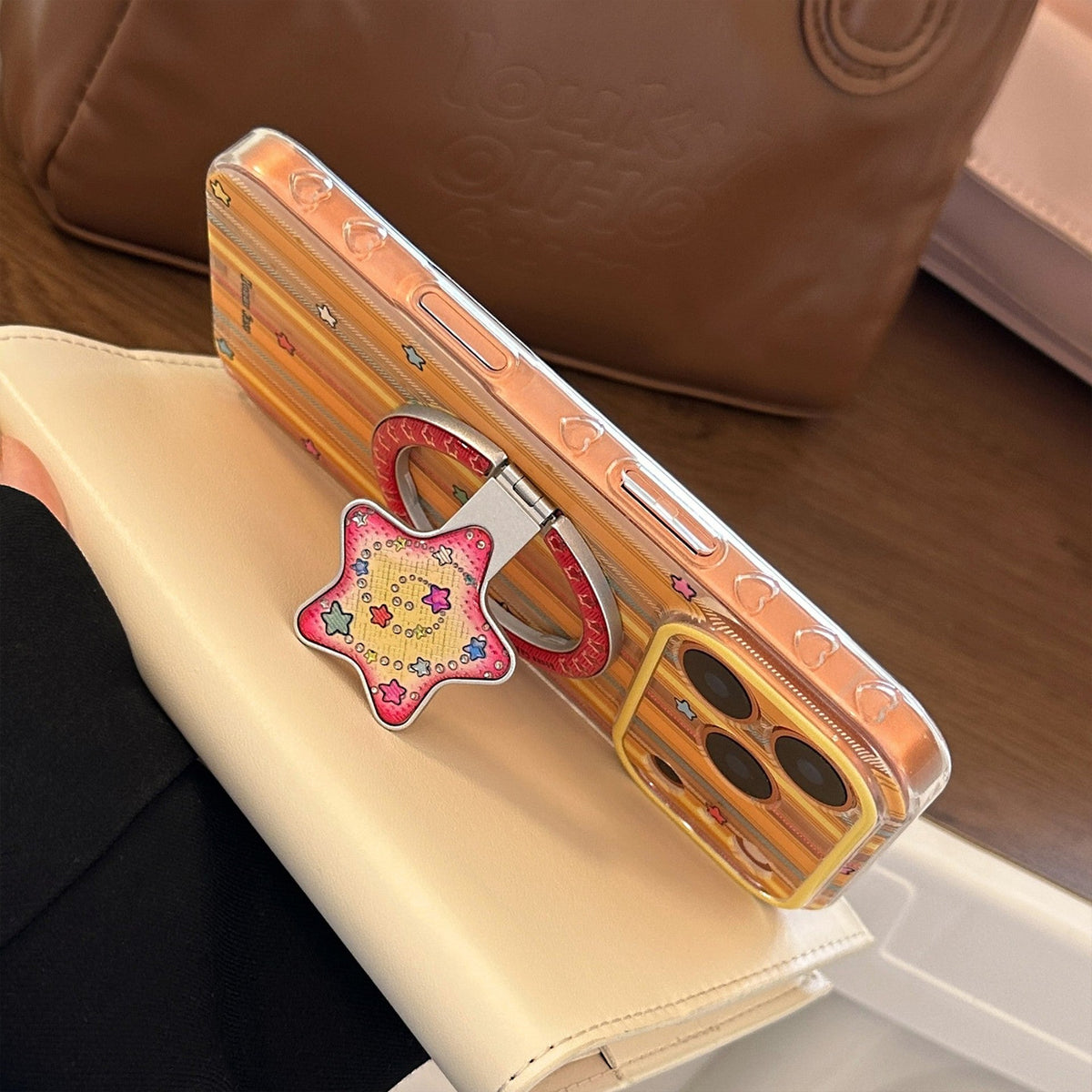 1Playful hand mirror with star design Miroken