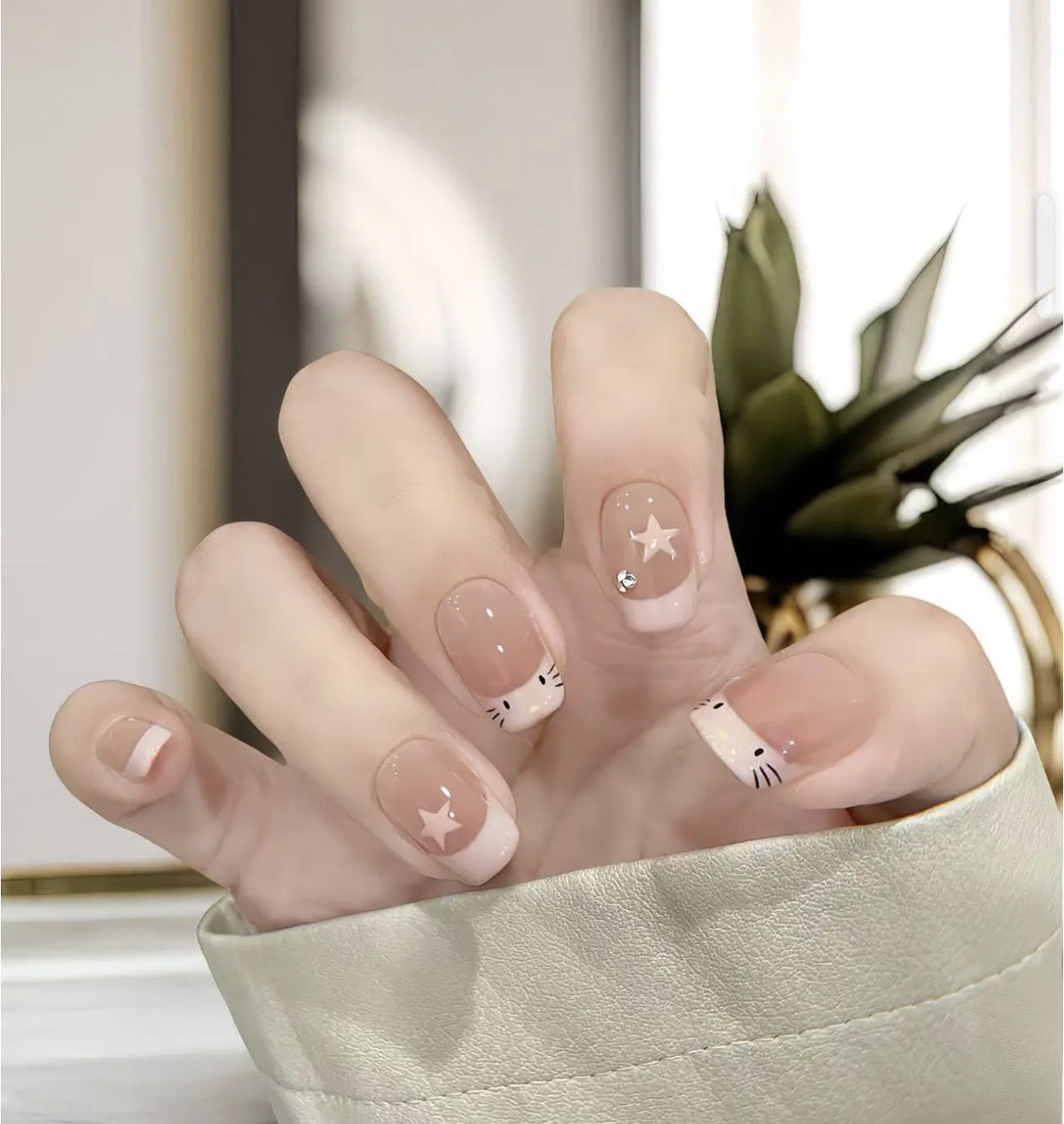 1Artistic Press-On Nail Set with Floral and Glossy Accents Miroken