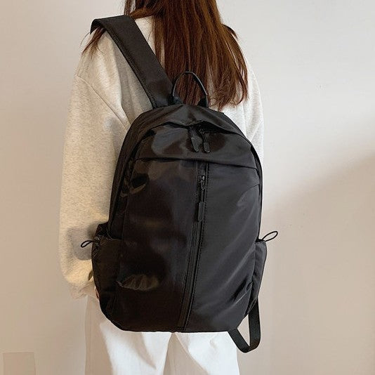 1Everyday backpack with smart compartment system and water-repellent material Miroken