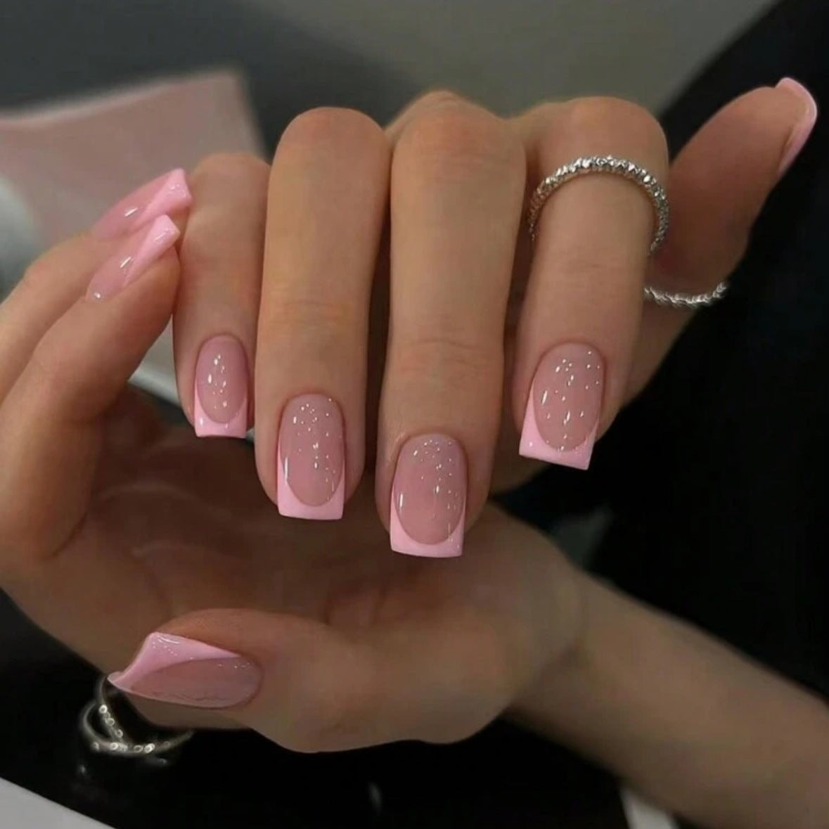 1Artificial nail set with modern French tips and elegant shine Miroken