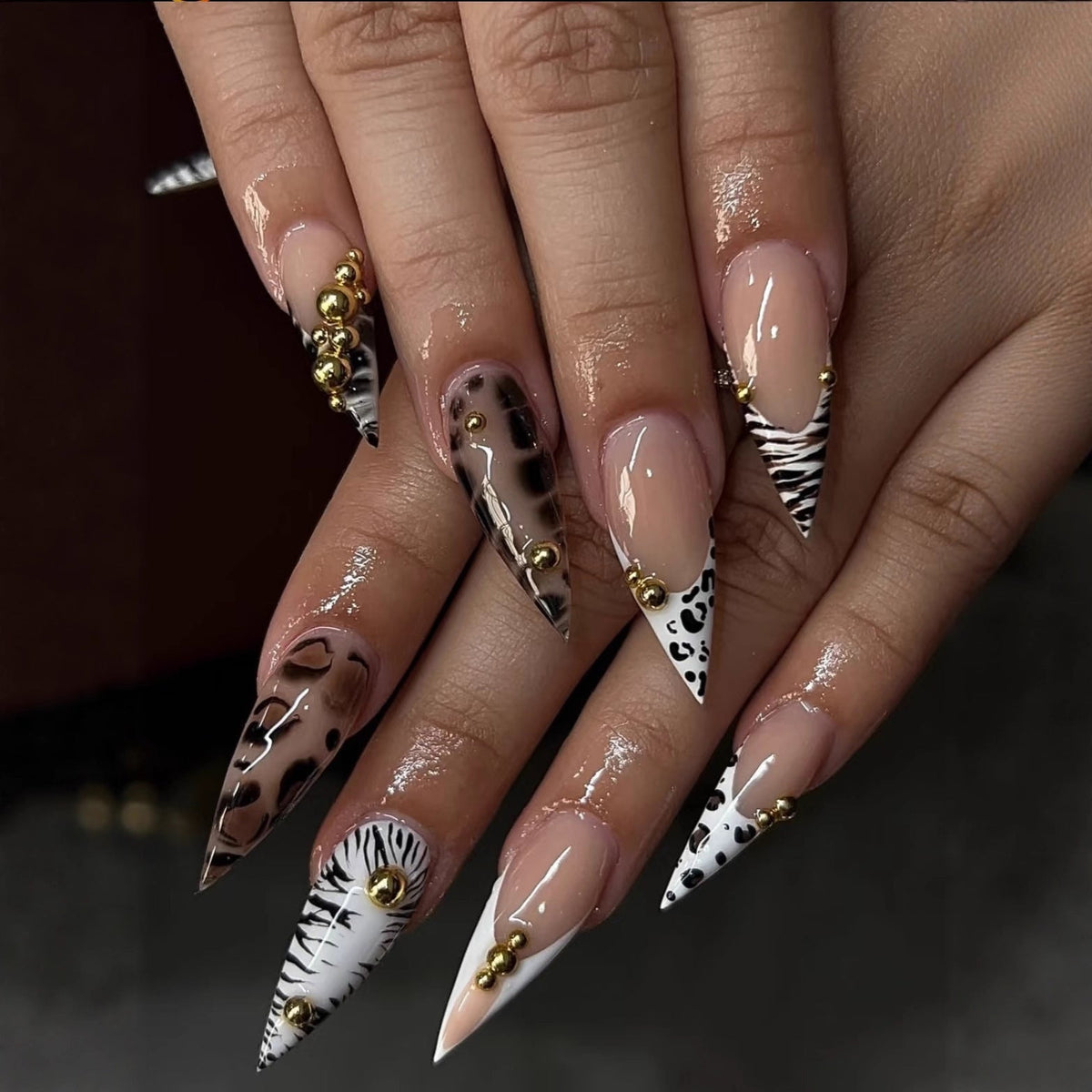 1Artificial nails with floral 3D applications Miroken