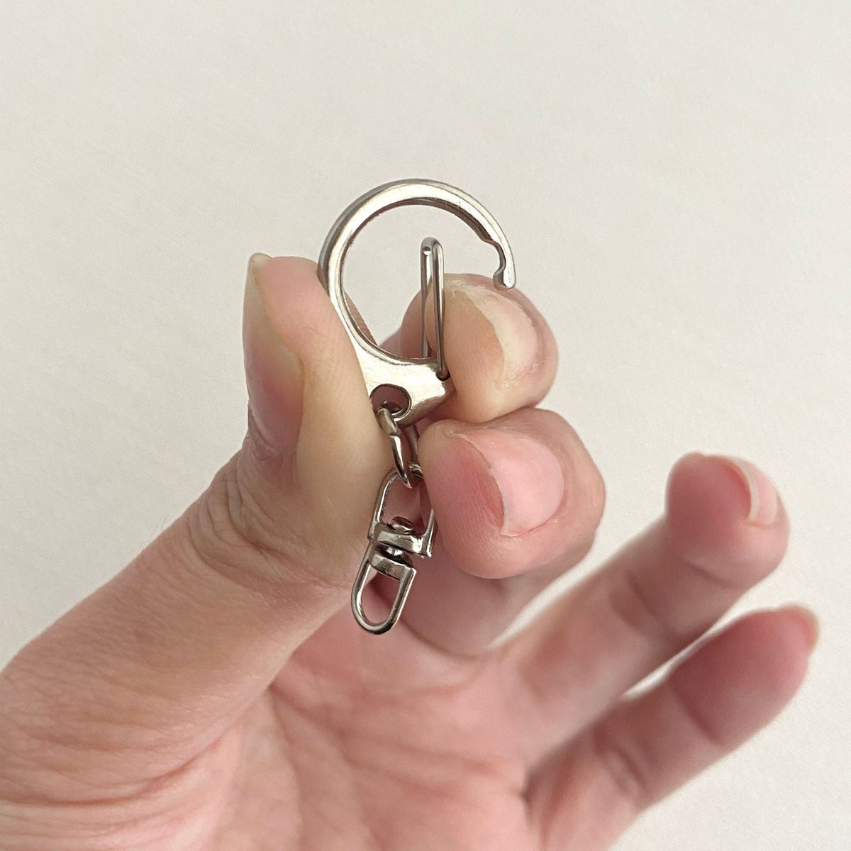 1Multi-Purpose Keychain Clip Miroken