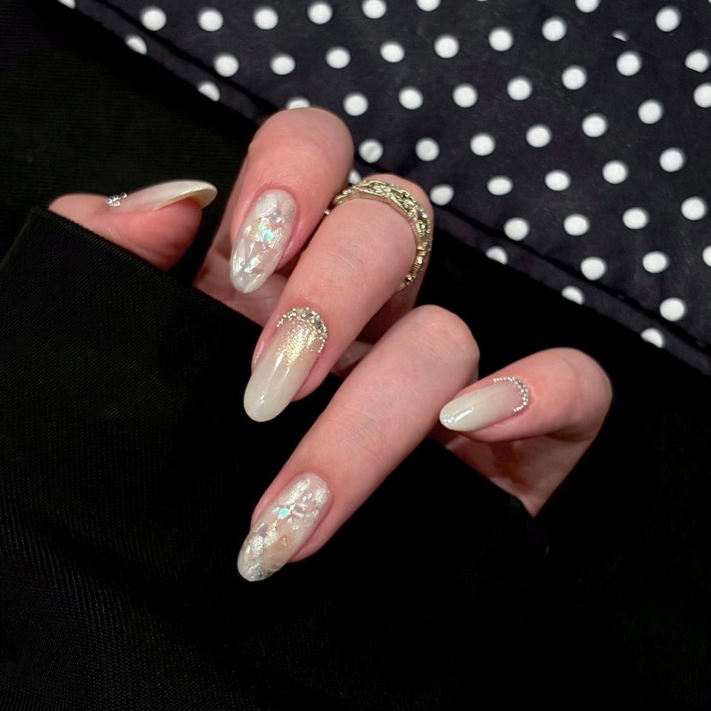 1Artificial nails with shimmering accents and elegant applications Miroken