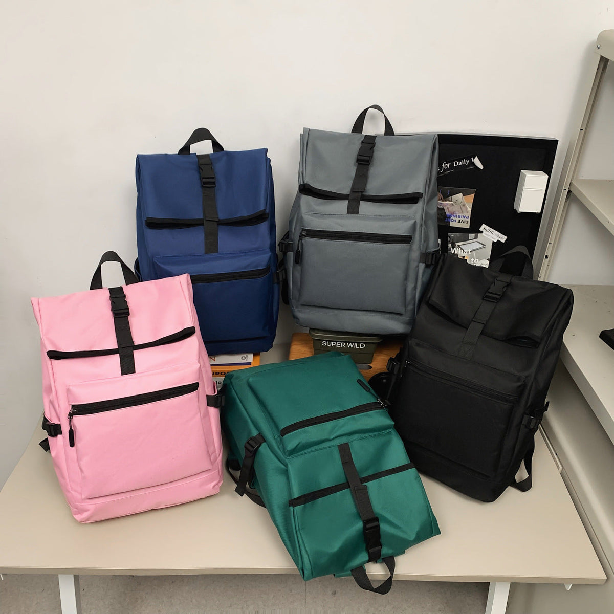 1Multifunctional Backpack with Practical Rolltop Closure Miroken