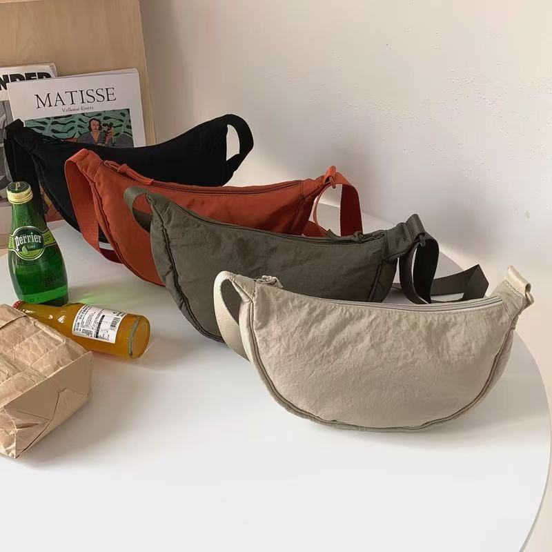 1Shoulder bag with practical compartment system and adjustable shoulder strap Miroken