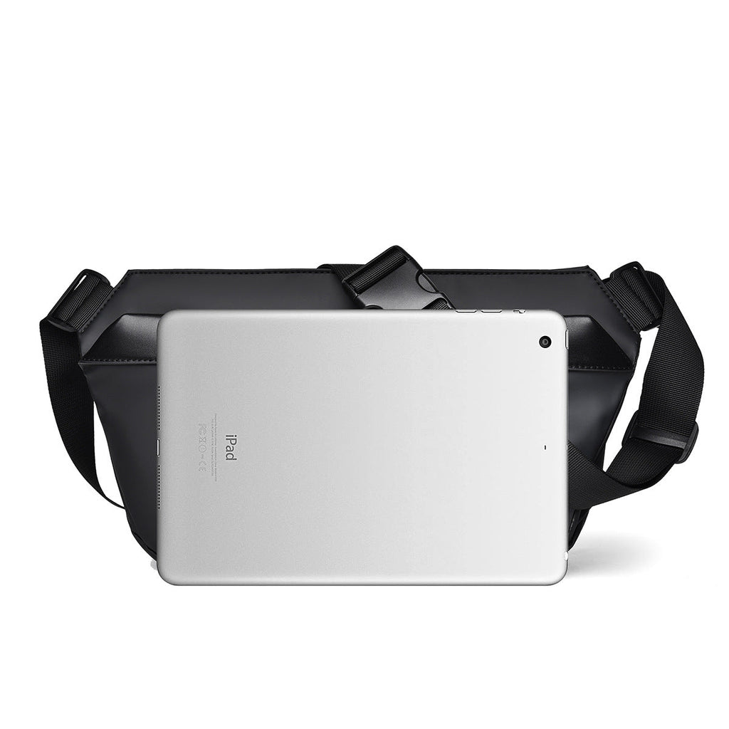 1Practical shoulder bag made of waterproof material with an adjustable carrying strap Miroken