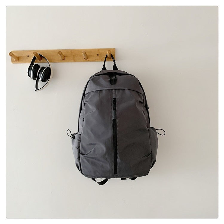 1Everyday backpack with smart compartment system and water-repellent material Miroken