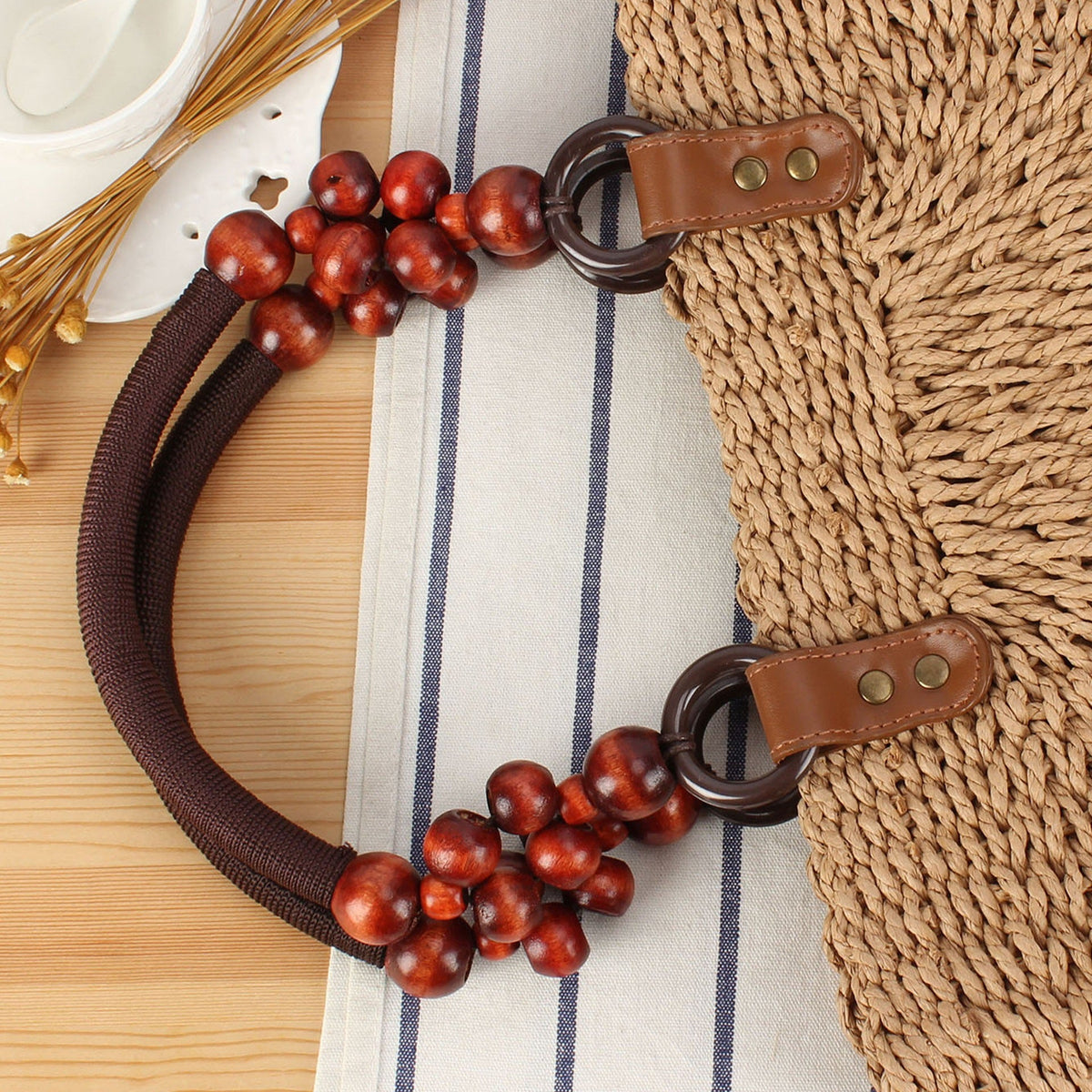 1Handbag with Decorative Wooden Beads and Natural Wicker Miroken