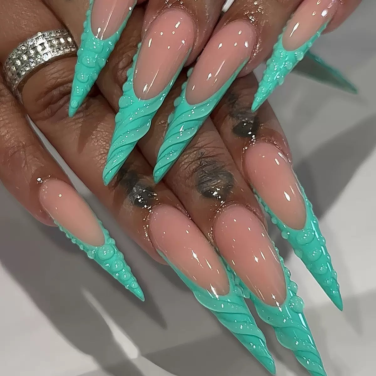 1Artistic Shell-Inspired Press-On Nail Extensions Miroken