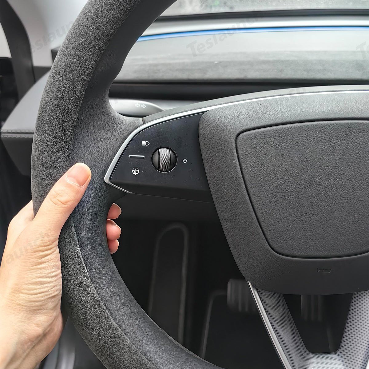 Alcantara One-Piece Steering Wheel Cover for Tesla Model Y Juniper 2025+/ Model 3 Highland 2024+