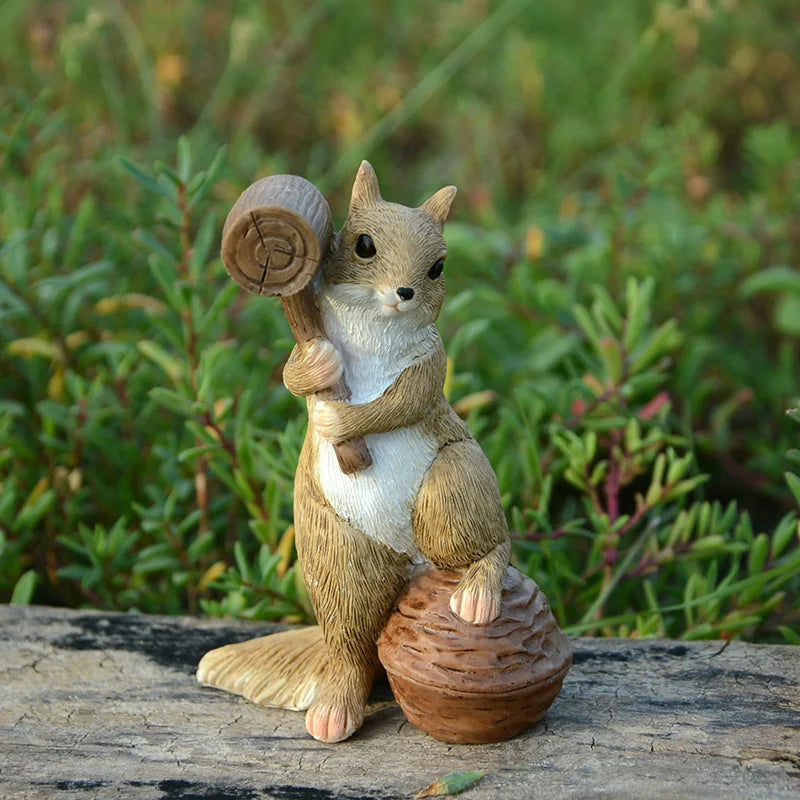 NutCharm – The decorative squirrel with heart!