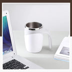 Cup with automatic stirring