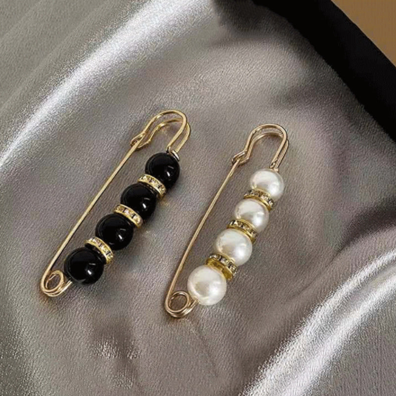 Brooch made of pearls and alloy
