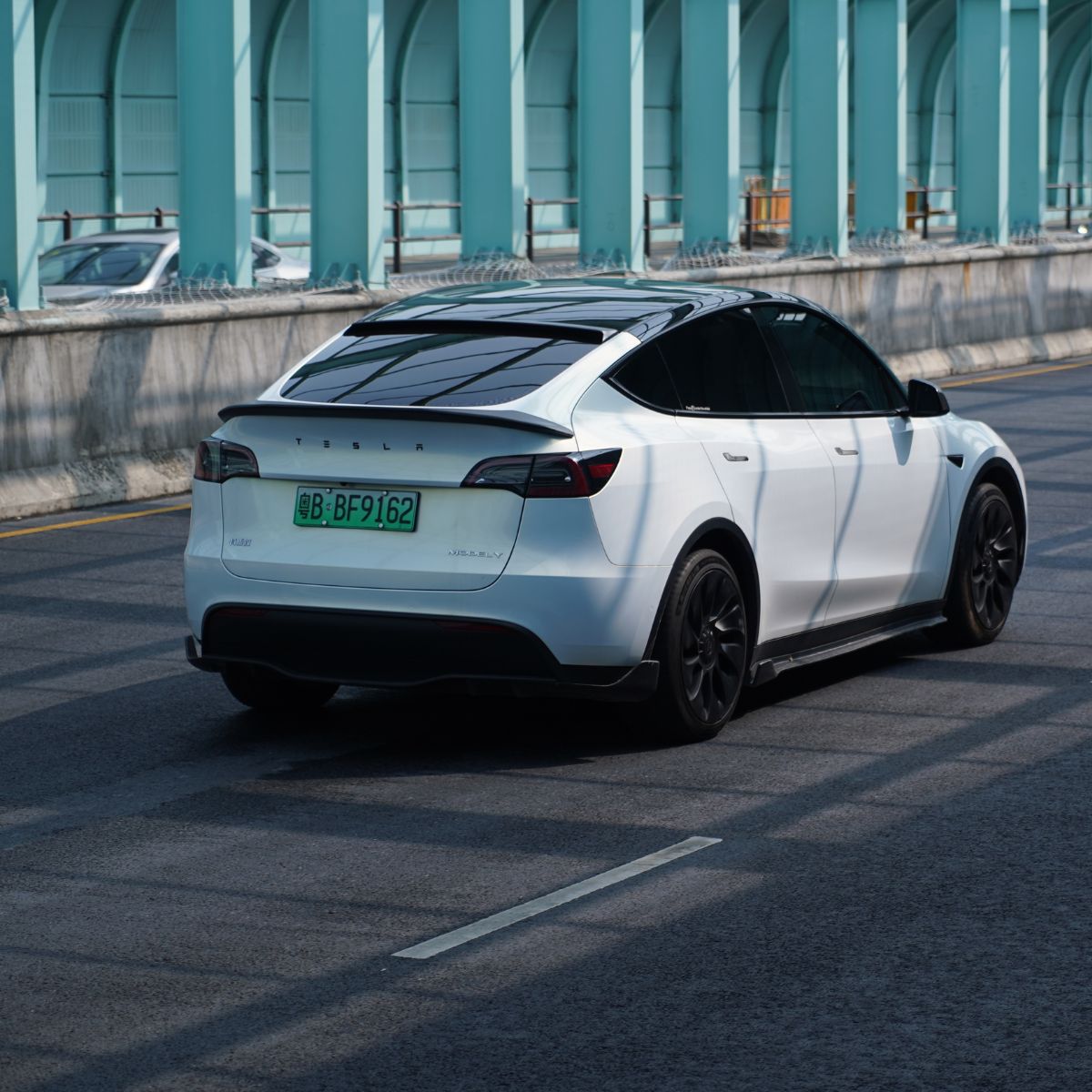 Miroken Model 3 / Y Carbon Fiber Spoiler | V-Style
